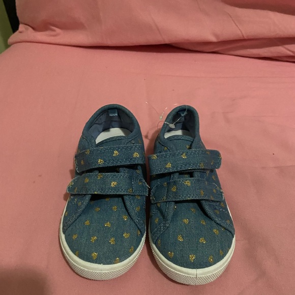 Carter’s Toddler Girl Denim Gold Heart Print Canvas Slip-On Sneakers. Size 11. - Picture 1 of 3